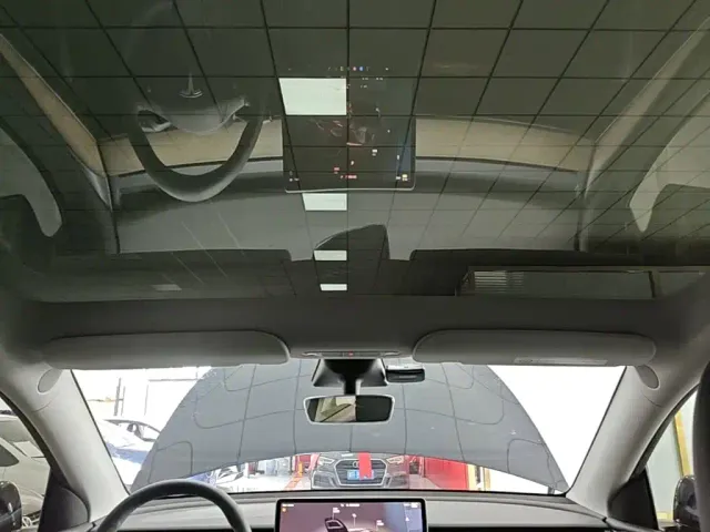 Tesla Model Y — Фото автомобиля 17
