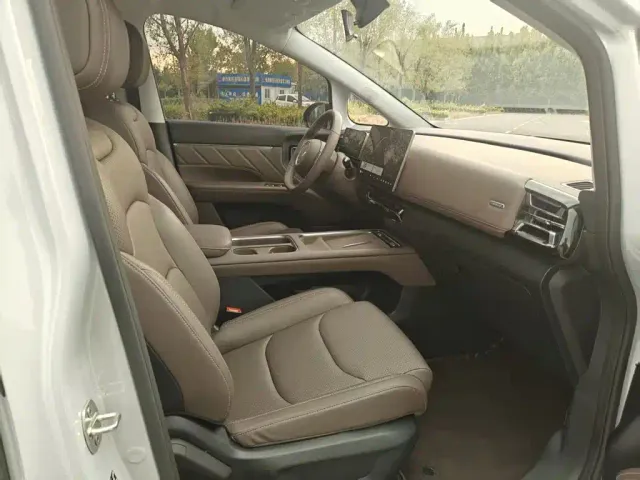 Wuling Starlight 730 — Фото автомобиля 22