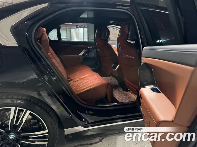 BMW 7 Series G70 — Фото автомобиля 10