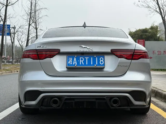 Jaguar XEL — Фото автомобиля 11