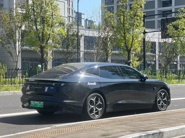 Lynk & Co Z10 — Фото автомобиля 7