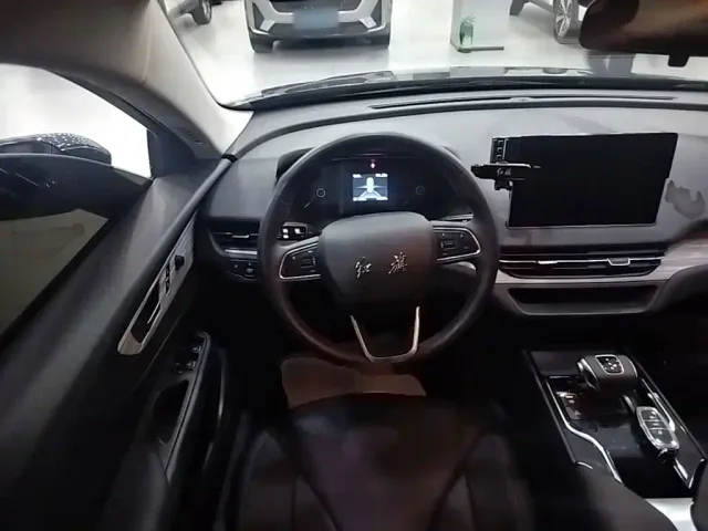 Hongqi E-QM5 — Фото автомобиля 6
