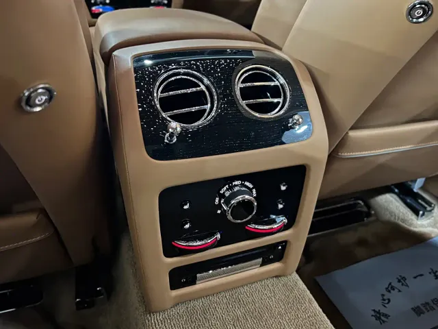 Rolls-Royce Ghost — Фото автомобиля 18