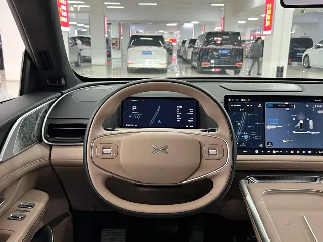 Xpeng G9 — Фото автомобиля 7