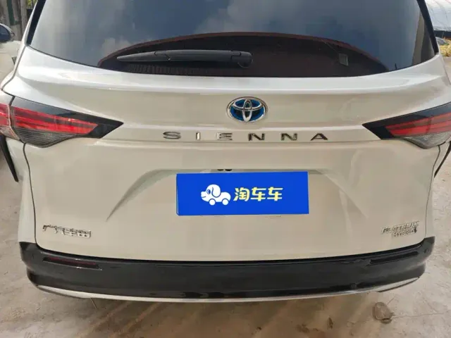 Toyota Sienna — Фото автомобиля 4