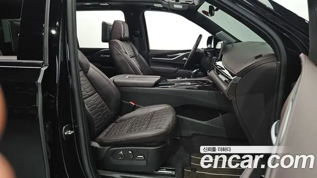 Cadillac Escalade Generation 5 — Фото автомобиля 10