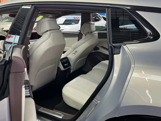 Denza Z9GT — Фото автомобиля 8