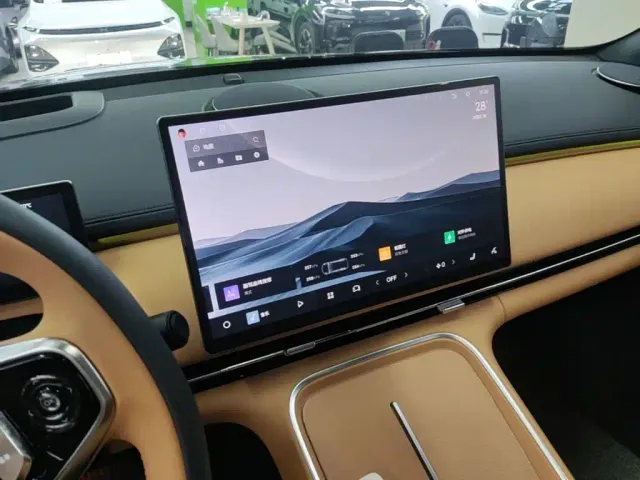 Geely Galaxy Starship 7 EM-i — Фото автомобиля 12
