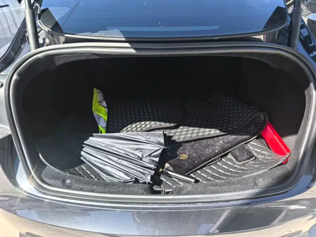 Tesla Model 3 — Фото автомобиля 9