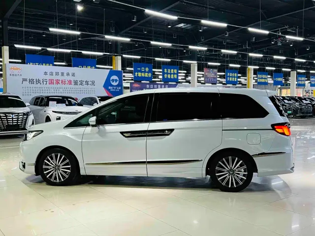 Honda Elysion — Фото автомобиля 3