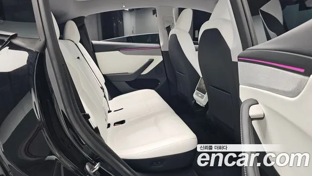 Tesla Model Y — Фото автомобиля 11