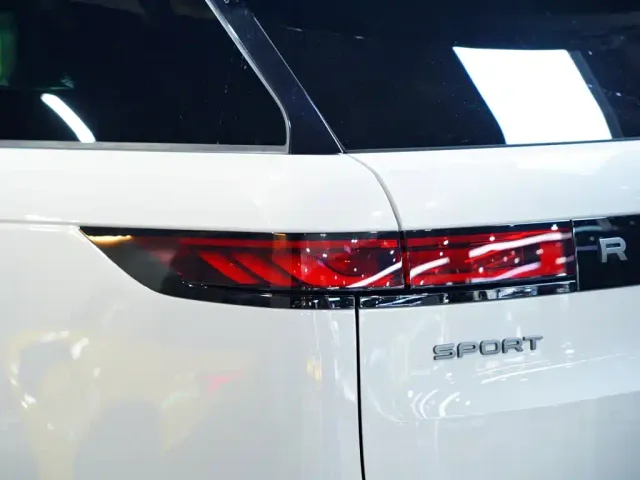 Land Rover Range Rover Sport — Фото автомобиля 8