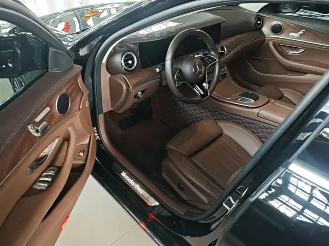 Mercedes-Benz E-Class — Фото автомобиля 15