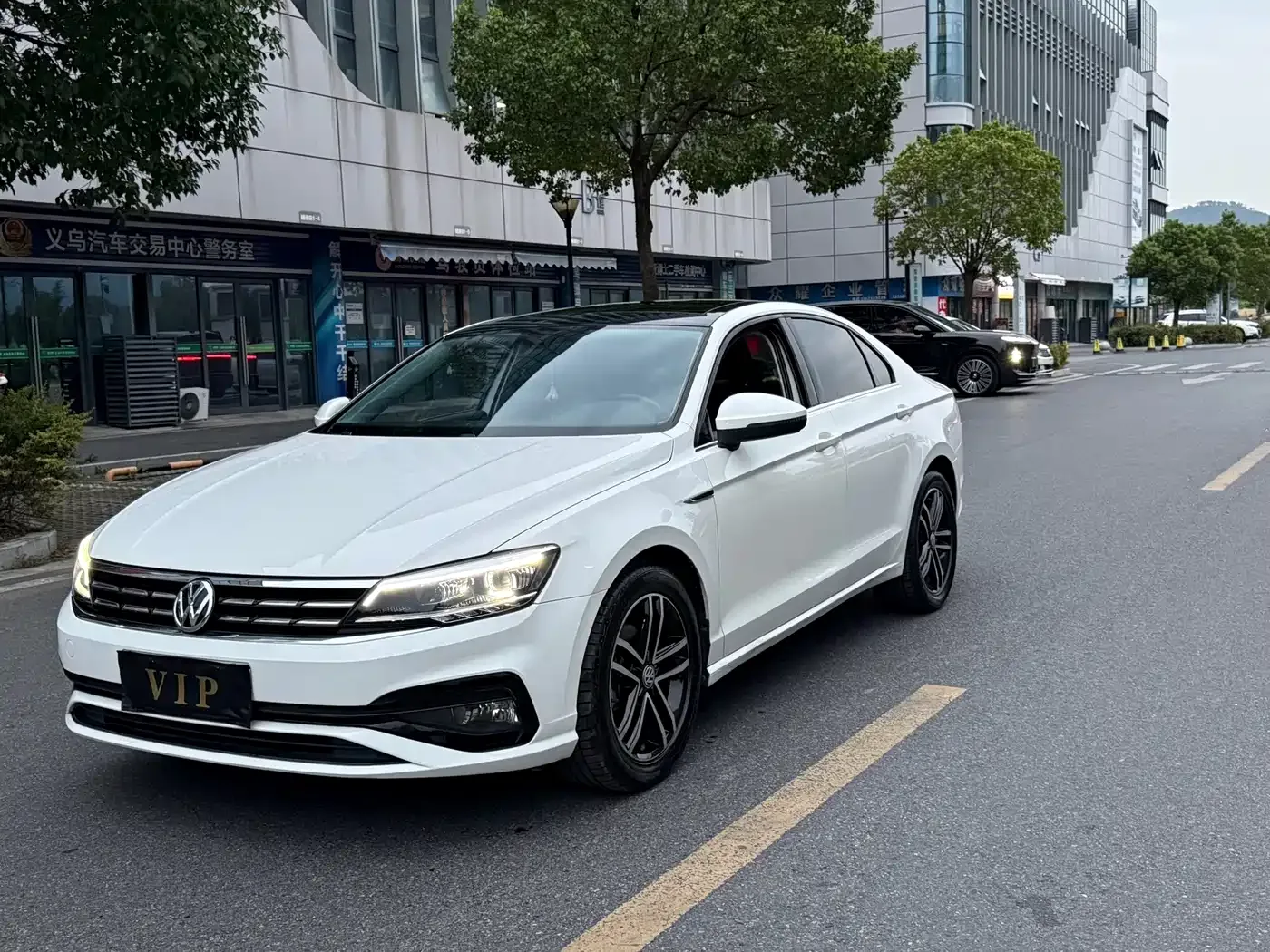 Фотография автомобиля — Volkswagen Lamando