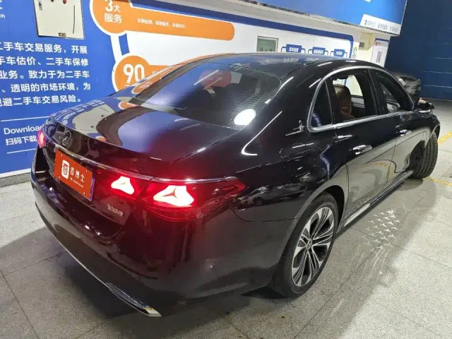 Mercedes-Benz E-Class — Фото автомобиля 4