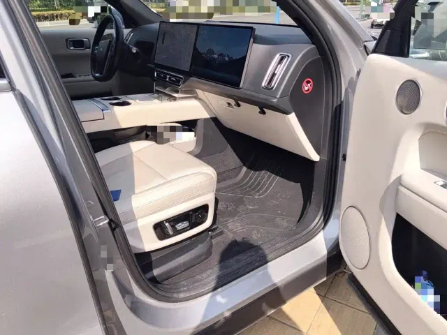 Li Auto L8 — Фото автомобиля 19