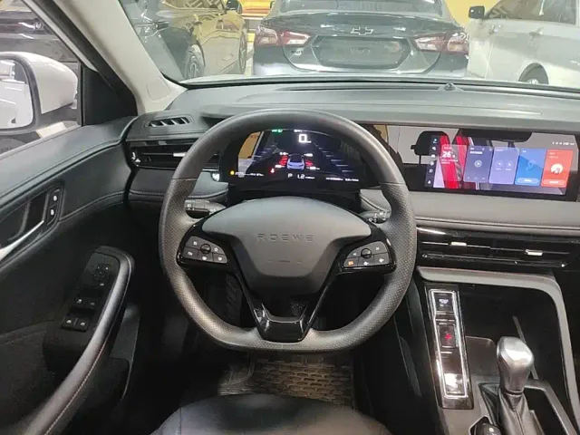Roewe i5 — Фото автомобиля 10