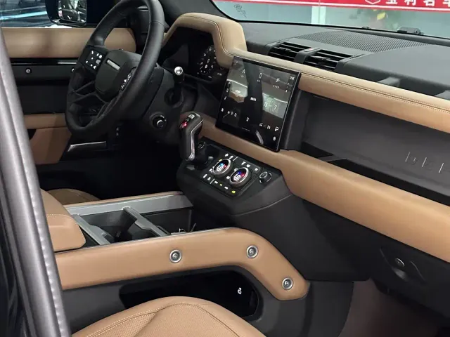 Land Rover Defender — Фото автомобиля 11