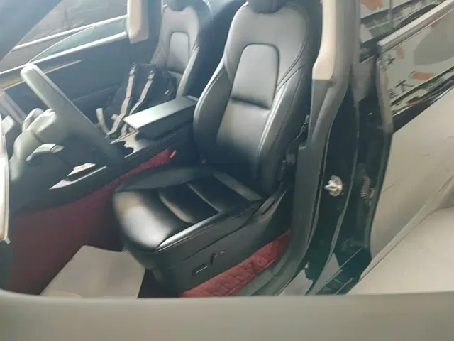 Tesla Model Y — Фото автомобиля 14