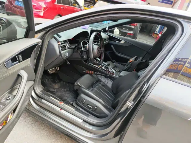 Audi A4L — Фото автомобиля 5