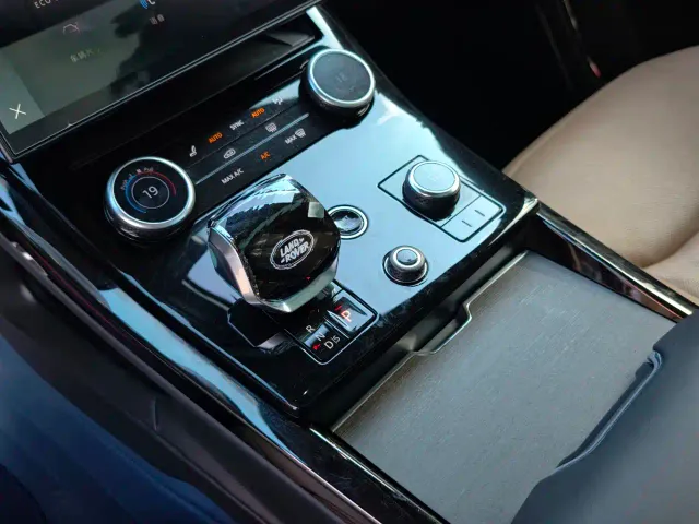 Land Rover Range Rover Sport — Фото автомобиля 8