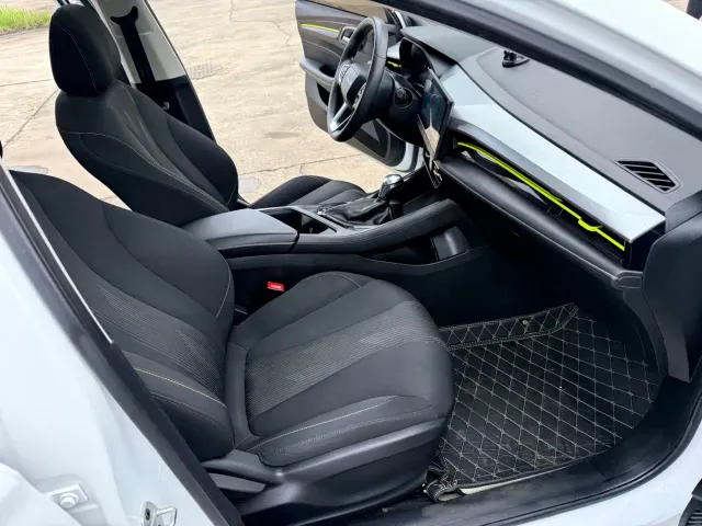 Roewe i5 — Фото автомобиля 12