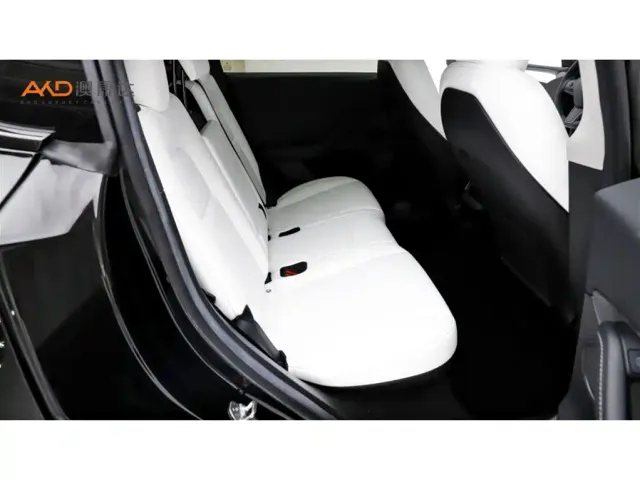 Tesla Model Y — Фото автомобиля 8