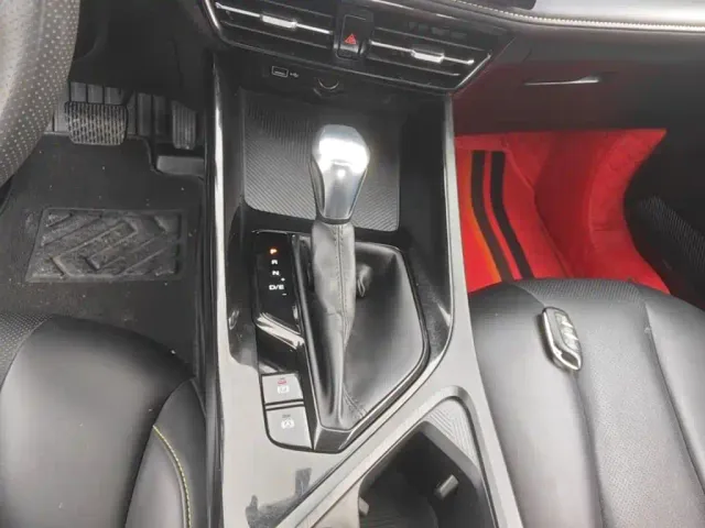 Roewe i5 — Фото автомобиля 13