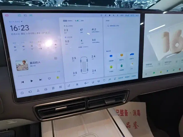 Li Auto MEGA — Фото автомобиля 12