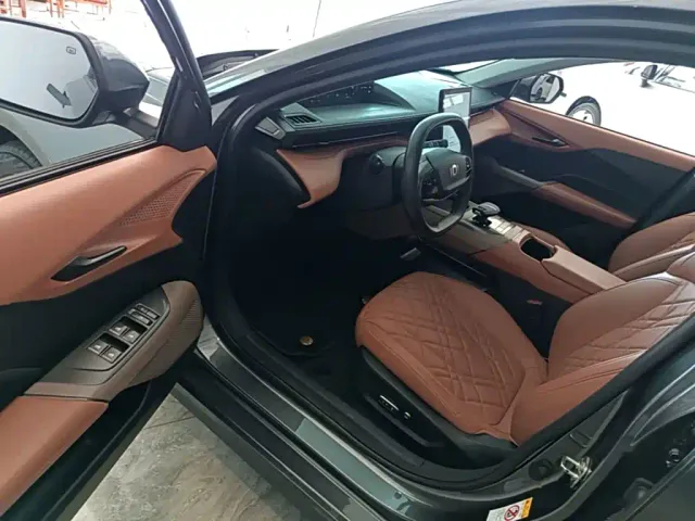 Changan Qiyuan A05 — Фото автомобиля 15