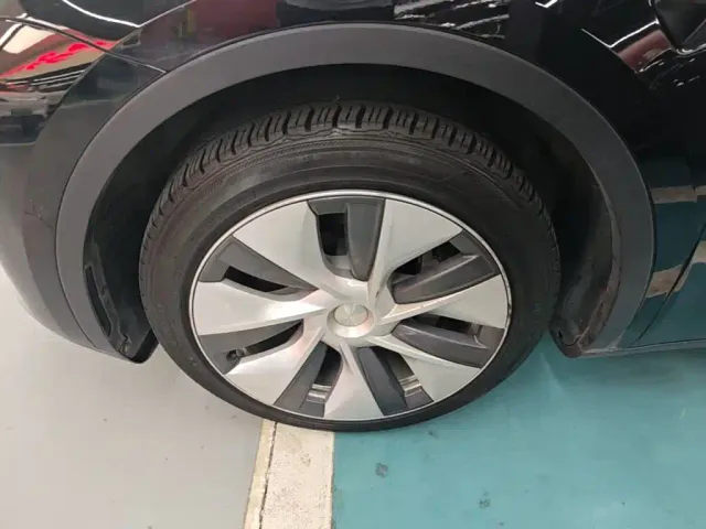 Tesla Model Y — Фото автомобиля 22