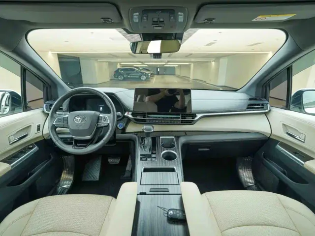 Toyota Granvia 2022 2.5L Hybrid Noble Edition — Фото автомобиля 18