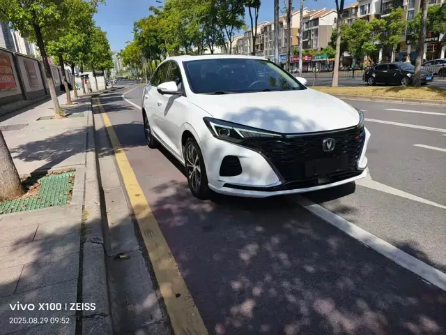 Changan Eado — Фото автомобиля 3