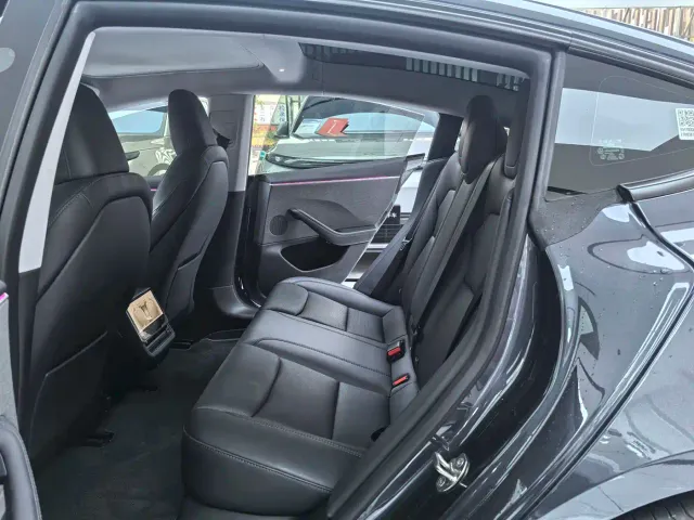 Tesla Model 3 — Фото автомобиля 10