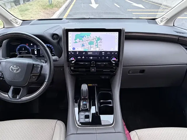 Toyota Alphard — Фото автомобиля 11