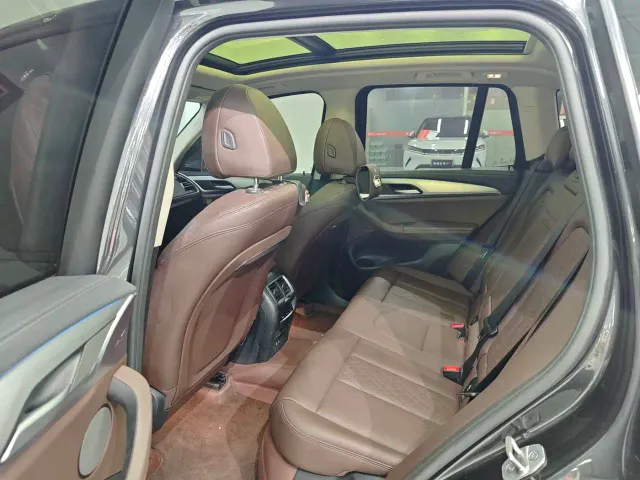 BMW iX3 — Фото автомобиля 15