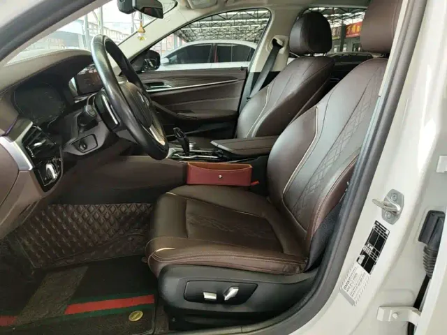 BMW 5 Series — Фото автомобиля 14