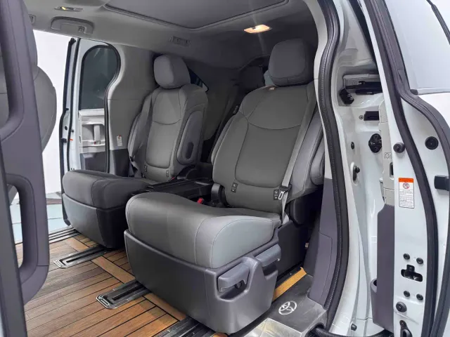 Toyota Granvia — Фото автомобиля 13