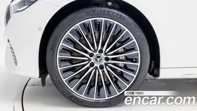 Mercedes-Benz E-Class — Фото автомобиля 5