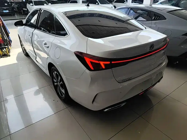 Changan Eado — Фото автомобиля 4