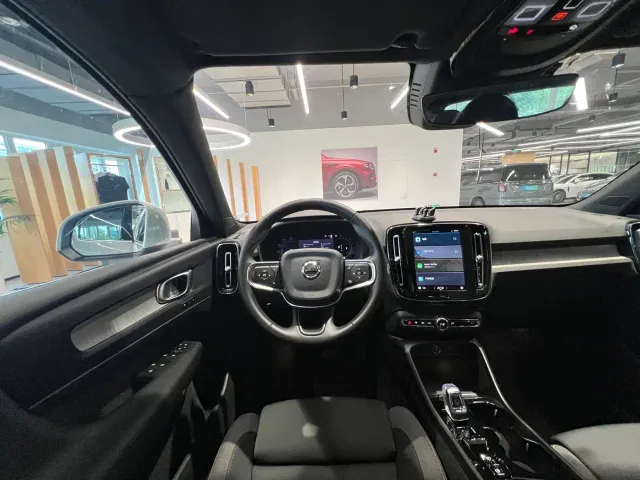 Volvo XC40 — Фото автомобиля 11