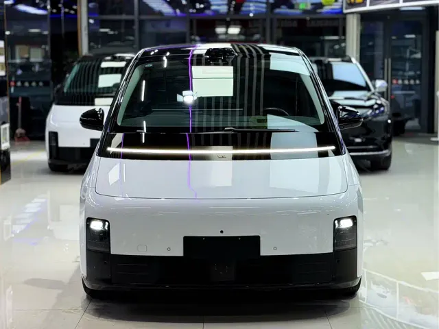 Li Auto MEGA — Фото автомобиля 2