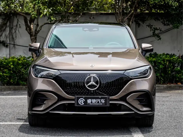 Mercedes-Benz EQE SUV — Фото автомобиля 2