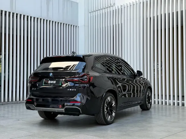 BMW iX3 — Фото автомобиля 13