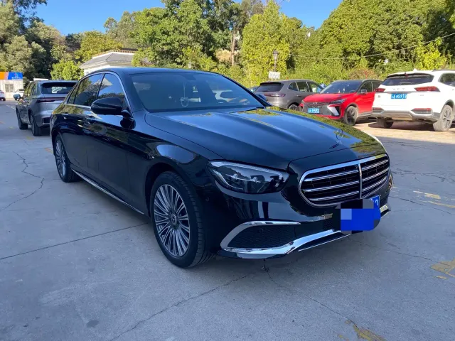 Mercedes-Benz E-Class — Фото автомобиля 2