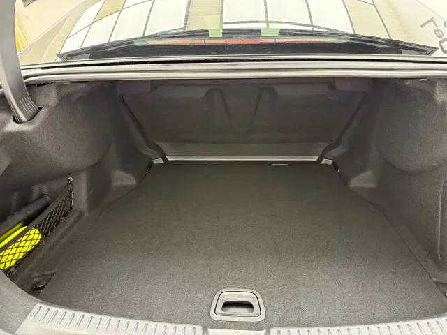 Mercedes-Benz E-Class — Фото автомобиля 19