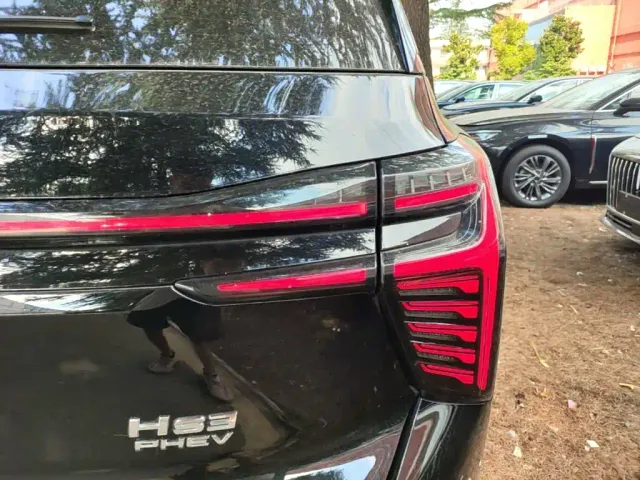 Hongqi HS3 PHEV — Фото автомобиля 7