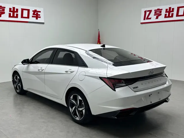 Hyundai Elantra — Фото автомобиля 21