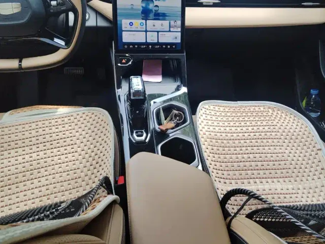 Geely Boyue L — Фото автомобиля 16