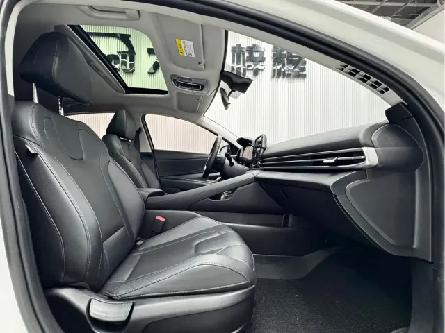 Hyundai Elantra — Фото автомобиля 11